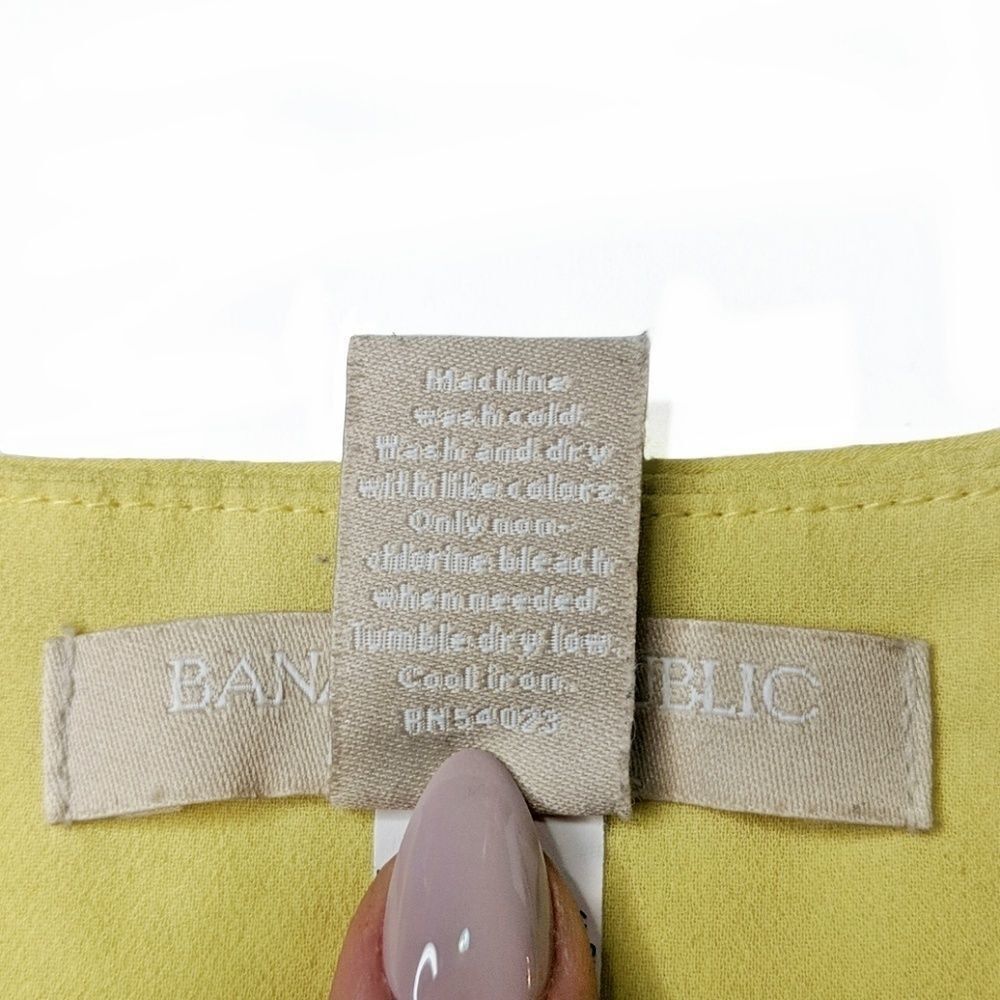 3/15 Banana Republic Yellow Scallop Scoop Neck Top - Picture 7 of 8